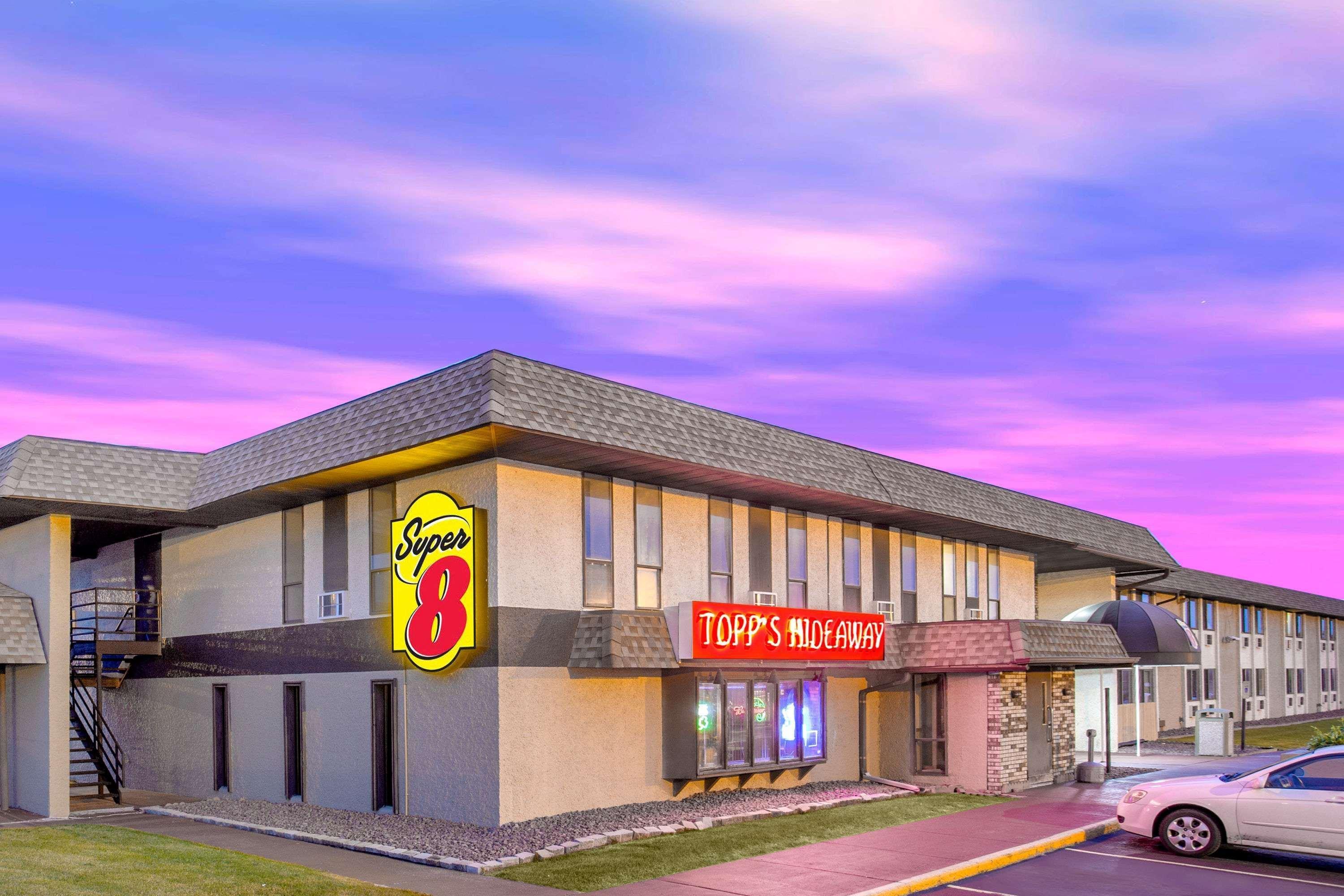 Super 8 By Wyndham Windsor/Madison North Exterior foto