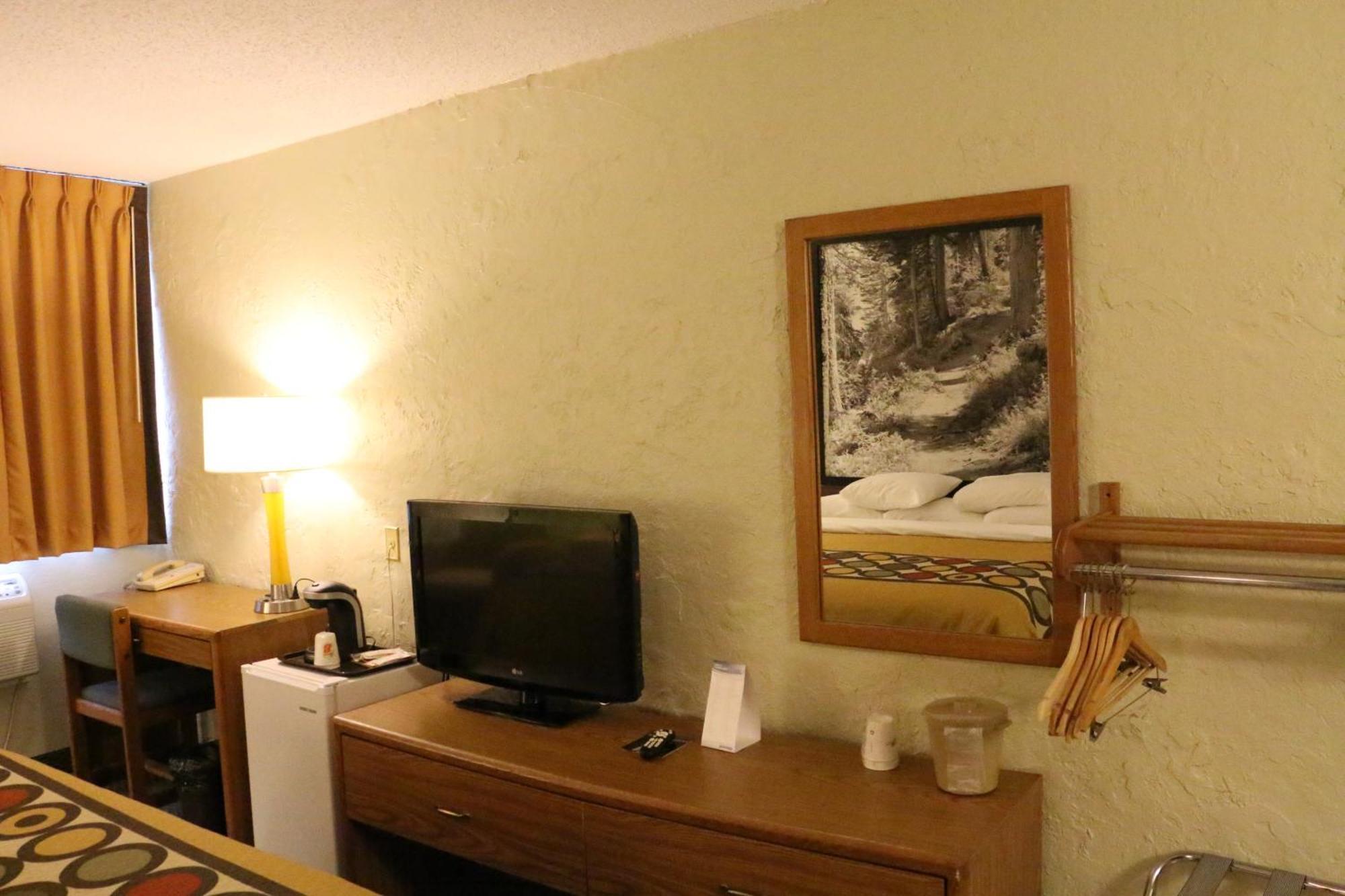Super 8 By Wyndham Windsor/Madison North Quarto foto