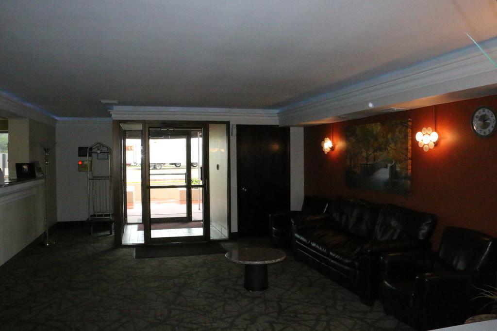 Super 8 By Wyndham Windsor/Madison North Exterior foto
