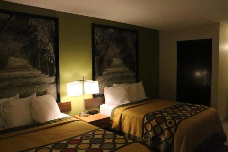 Super 8 By Wyndham Windsor/Madison North Exterior foto