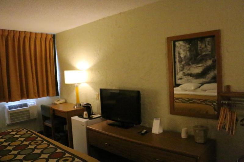 Super 8 By Wyndham Windsor/Madison North Exterior foto